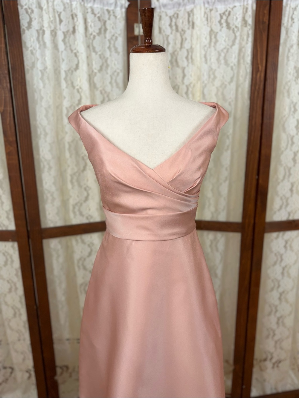Gorgeous New Alfred Sung Off Shoulder Satin Twill Gown - Picture 3 of 8